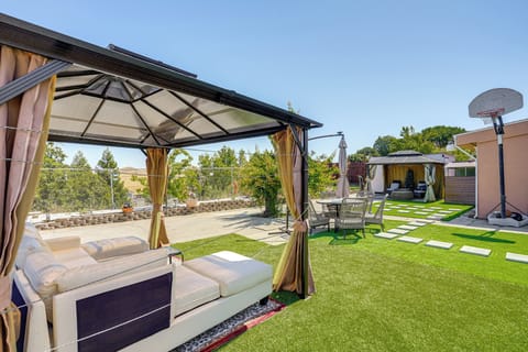 Hercules Vacation Rental | 3BR | 4BA | 2,000 Sq Ft | Stairs Required