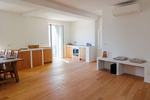 Autumn, Kitchen, Living Room, Spring, Summer