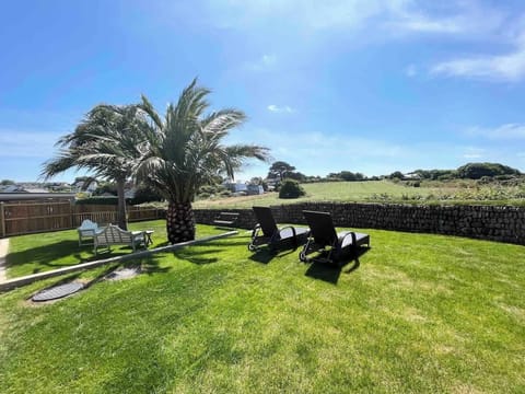 Gorgeous garden with rural views 