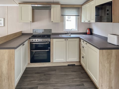 Kitchen | Ousbrough Tail-Wag Retreat - Beamish Holiday Park, Durham