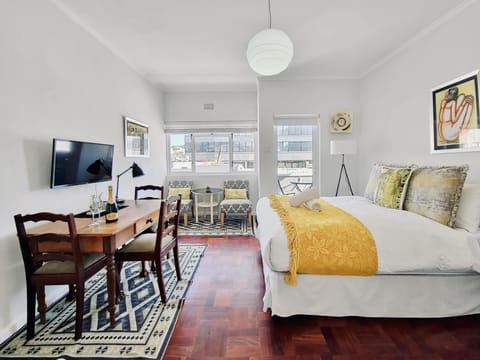 Studio Apartment in Three Anchor Bay (36755)