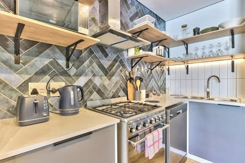 Trendy  SeaPoint  WiFi  Secure Parking (9546)