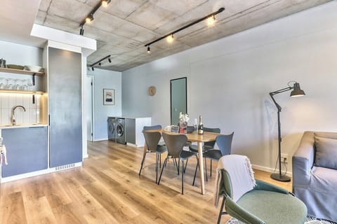 Trendy  SeaPoint  WiFi  Secure Parking (9549)