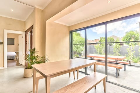 6 bedroom House in Mowbray (22719)