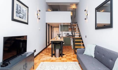 Central Cape Town Stylish Loft – Secure & Modern (29130)