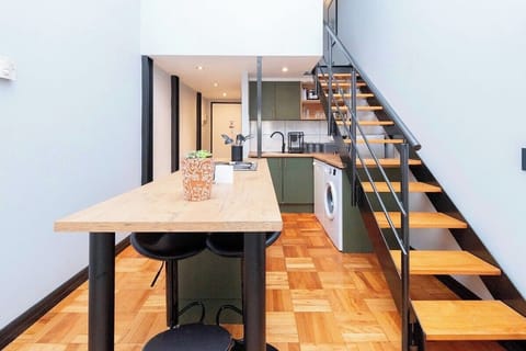 Central Cape Town Stylish Loft – Secure & Modern (29126)