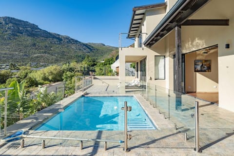 Elegant Villa Escape in Hout Bay – Views & Pool (27771)