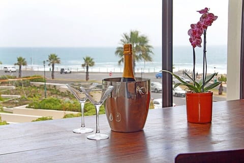 Ocean views. Beach front 4 sleeper Great Location (2111)