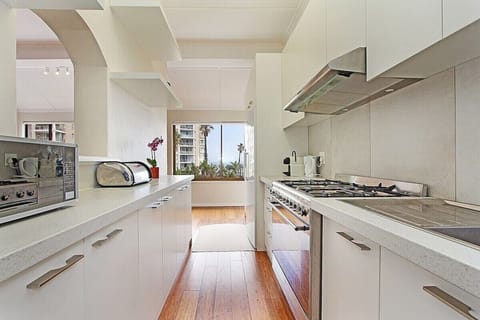 Ocean views. Beach front 4 sleeper Great Location (2108)