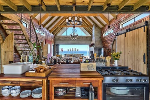 Skye Coastal House Beachfront living (7262)