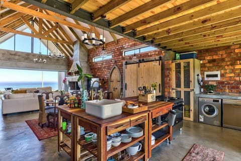 Skye Coastal House Beachfront living (7267)