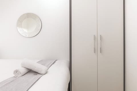 1onAlbert 2-Bed Apartment with Parking (21718)