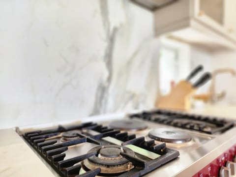 Hout Bay Family Home Pool, Sauna & Mountain Views (25094)