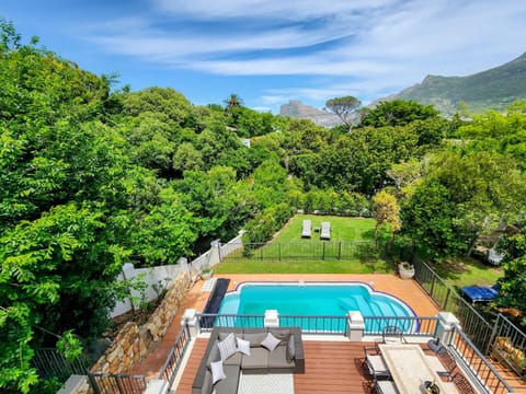 Hout Bay Family Home Pool, Sauna & Mountain Views (32907)
