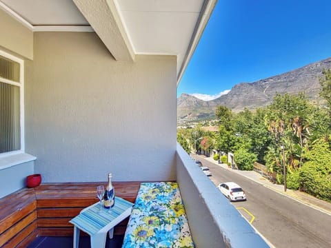 Tamboerskloof City Retreat with Mountain Views (17834)