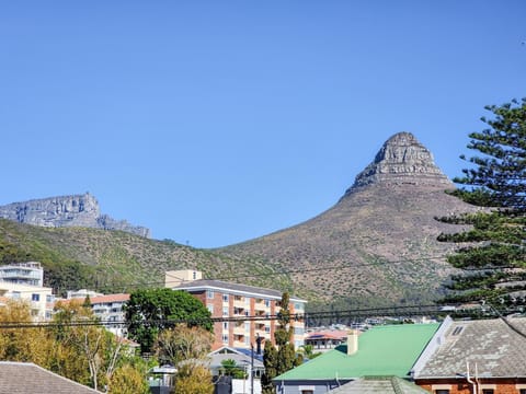 Sea Point 2-Bed Designer Pad with Rooftop Pool (27757)