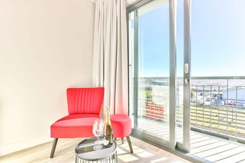 Work desk , fast Wi-Fi Mnt Views in Woodstock (21793)