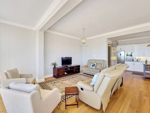 Comfy living room with Netflix enabled TV which guests are most welcome to use