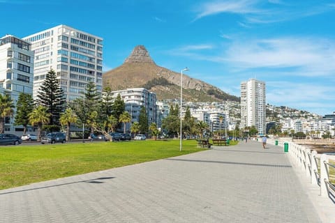 City Views of the Sea Point Promenade and Mountain views