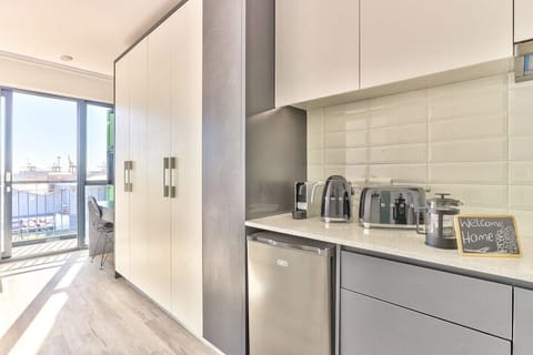 Harbour view studio with parking and Wi-Fi (9767)