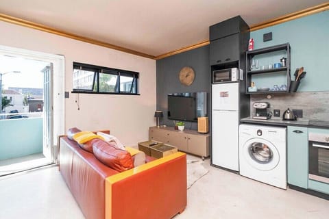 Stylish apartment in the upscale Sea Point area (18803)