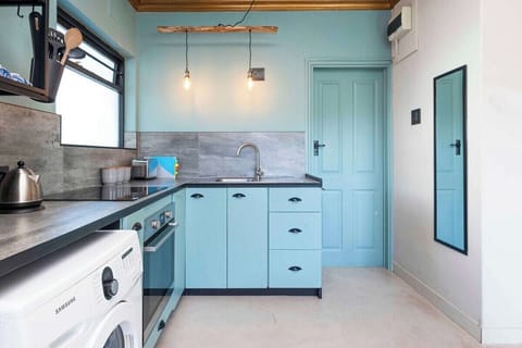 Stylish apartment in the upscale Sea Point area (18804)