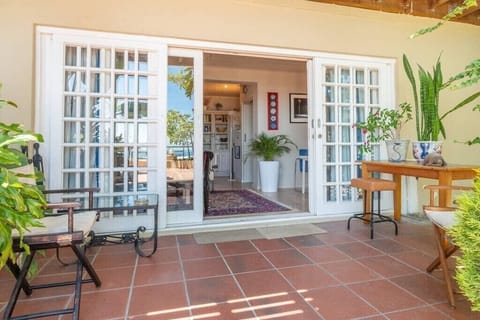 Charming Sea Point Apartment (22631)