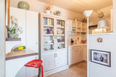 Charming Sea Point Apartment (22630)