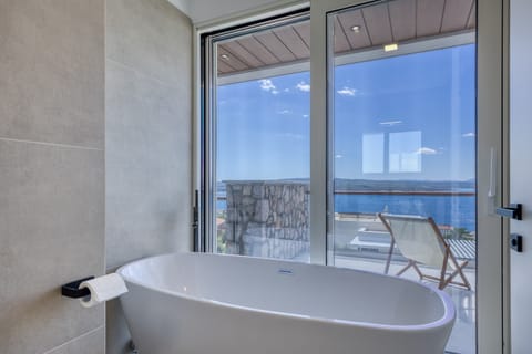 Bathroom with bathtub