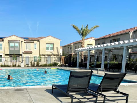 Community Amenities: two gated pools, open daily from 7 AM to 10 PM (Sun–Sat).