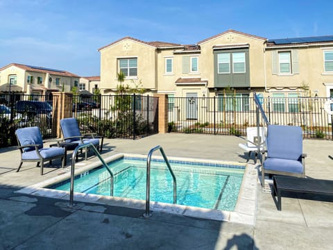 Community Amenities: two gated pools, open daily from 7 AM to 10 PM (Sun–Sat).