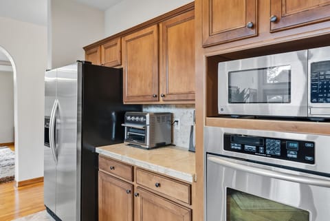 Kitchen: Wine cooler, rip coffee maker, toaster, blender, kettle, cooking utensils, tableware