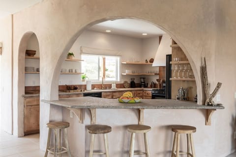 Breakfast bar connecting the kitchen and living area