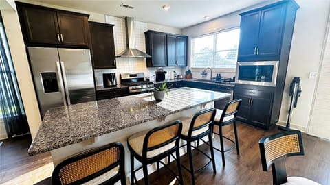 Full Kitchen and Dining Table