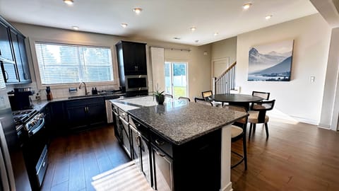Full Kitchen and Dining Table