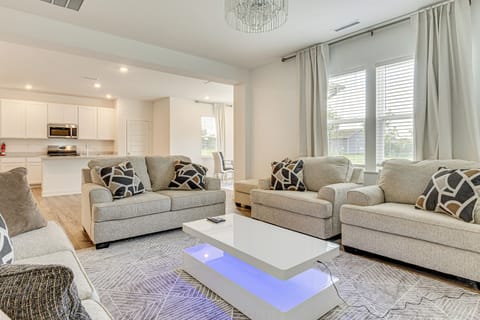 Living Room | Free WiFi | Smart TV | 1st Floor