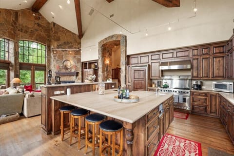 Kitchen: Drip coffee maker, Crockpot, blender, kettle, food processor, cooking utensils, tableware