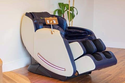 💆♀️ Treat yourself to a full-body massage in our luxury recliner 🪑 Relaxation mode: ON!