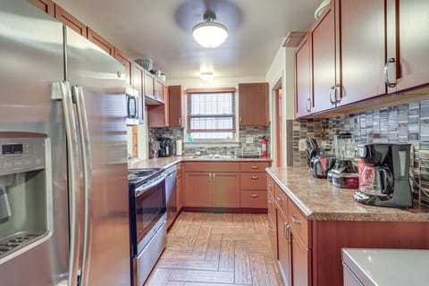 Kitchen | Cooking Basics | Dishware & Flatware | Blender | Air Fryer