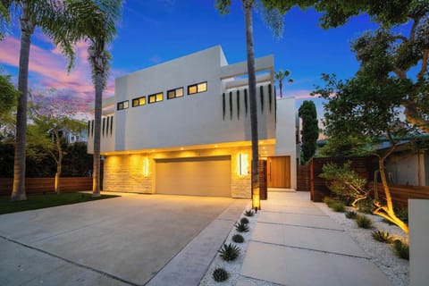 Escape to this breathtaking, modern architectural home. The sleek design and walls of glass create a light-filled, luxurious space. Enjoy the beautifully landscaped private yard and easy access to coastal beaches and attractions.