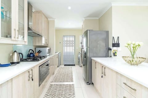 5e97d4fb-8d33-42-HMPp6