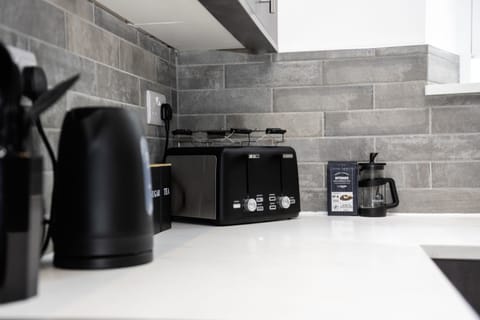 Fully Stocked Coffee & Breakfast Setup - Enjoy a cafetiere, kettle, toaster and all the essentials you need