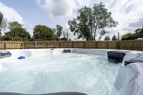 Heated Hot Tub & Private Garden - Perfect for relaxing outdoors with complete privacy throughout your stay