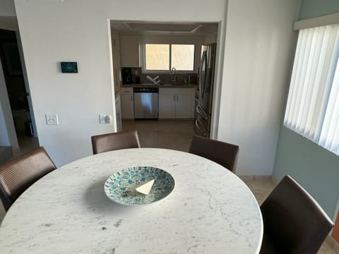 Dining Room Seats 6, Kitchen