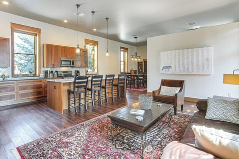 Living Room | Free WiFi | Central Heating | Smart TV