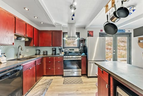 Kitchen: Main floor, drip coffee maker, toaster, kettle, cooking utensils, tableware