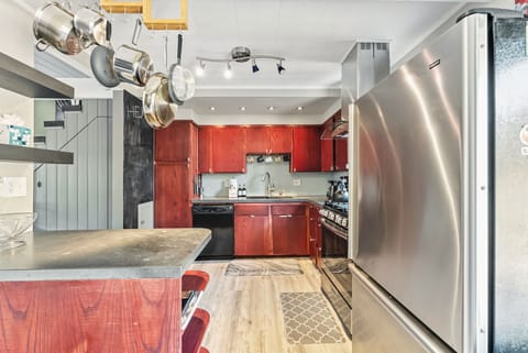 Kitchen: Main floor, drip coffee maker, toaster, kettle, cooking utensils, tableware