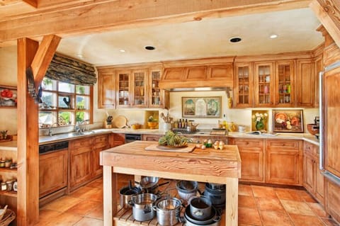 Main House - Kitchen