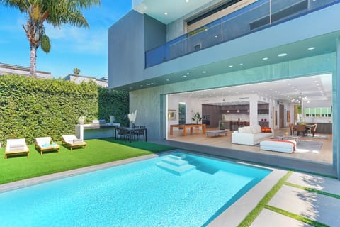 Villa Pasha: Gated & hedged for complete privacy, designed for large families.