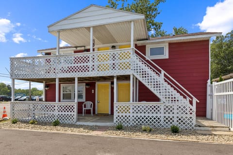 Handrail, Chair, Furniture, Building, House